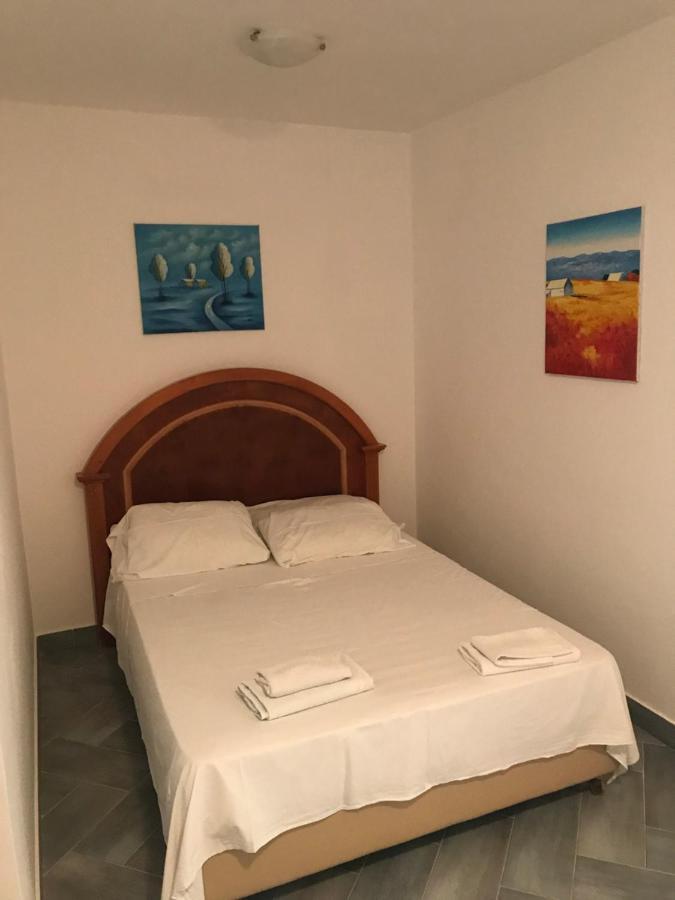 Rooms Laura Medulin Eksteriør billede