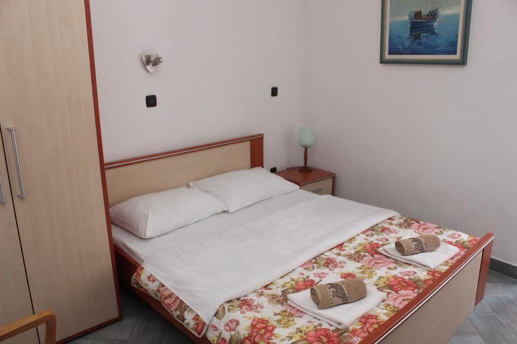 Rooms Laura Medulin Eksteriør billede