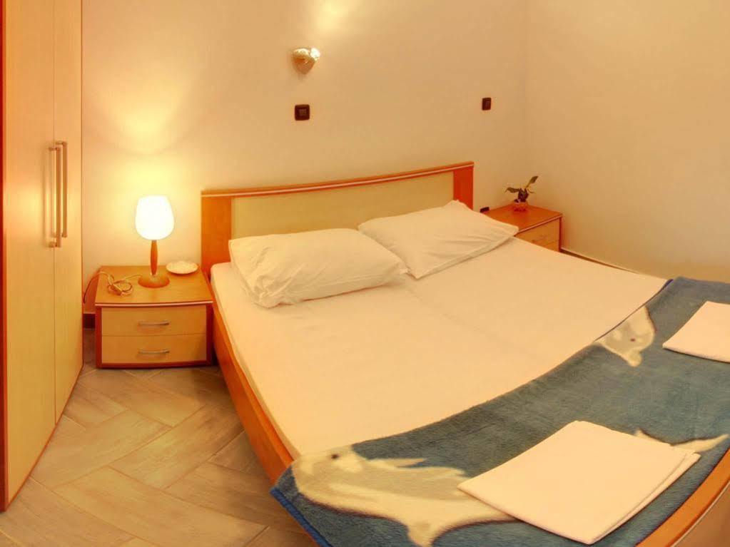 Rooms Laura Medulin Eksteriør billede